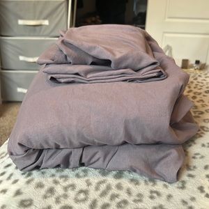 Purple queen duvet cover with 2 pillow cases